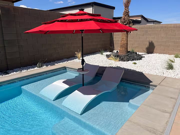 Private pool and Hot tub