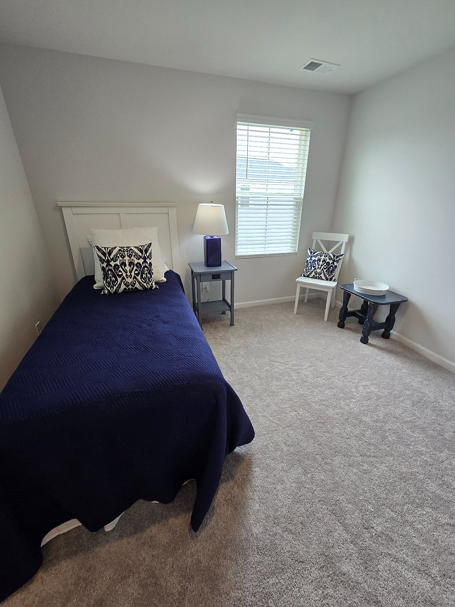 Twin bedroom