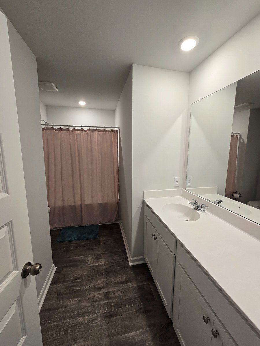 Full sized bathroom upstairs