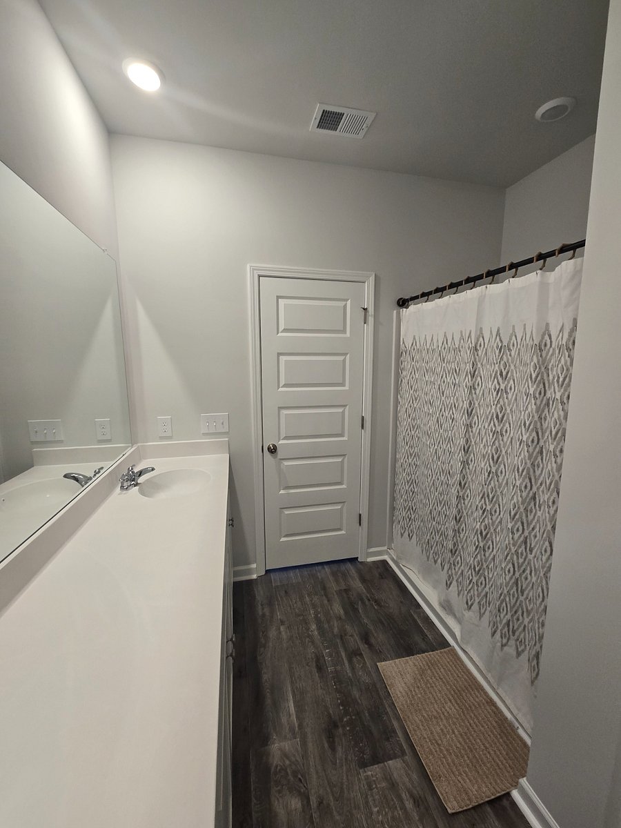 Primary bedroom ensuite