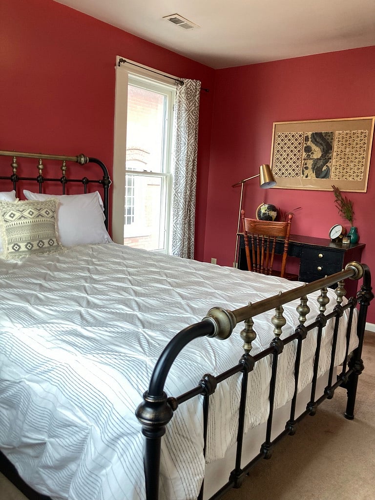 (Queen) bedroom
Shared bathroom