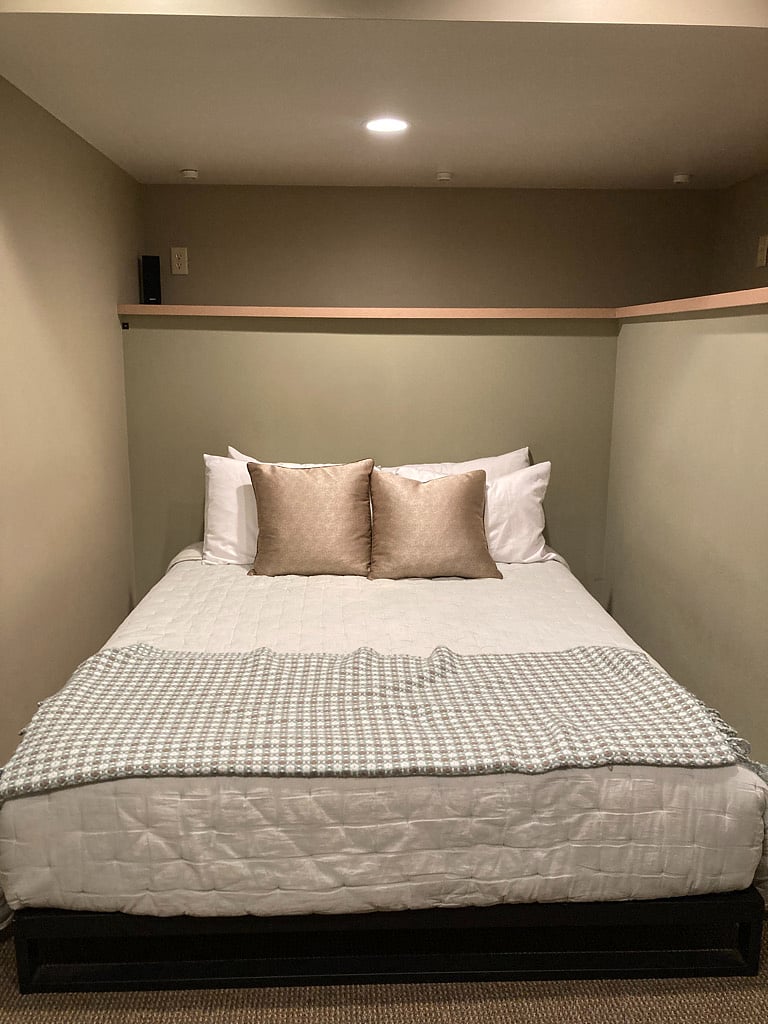 (Queen) bedroom
Basement
Private bathroom
