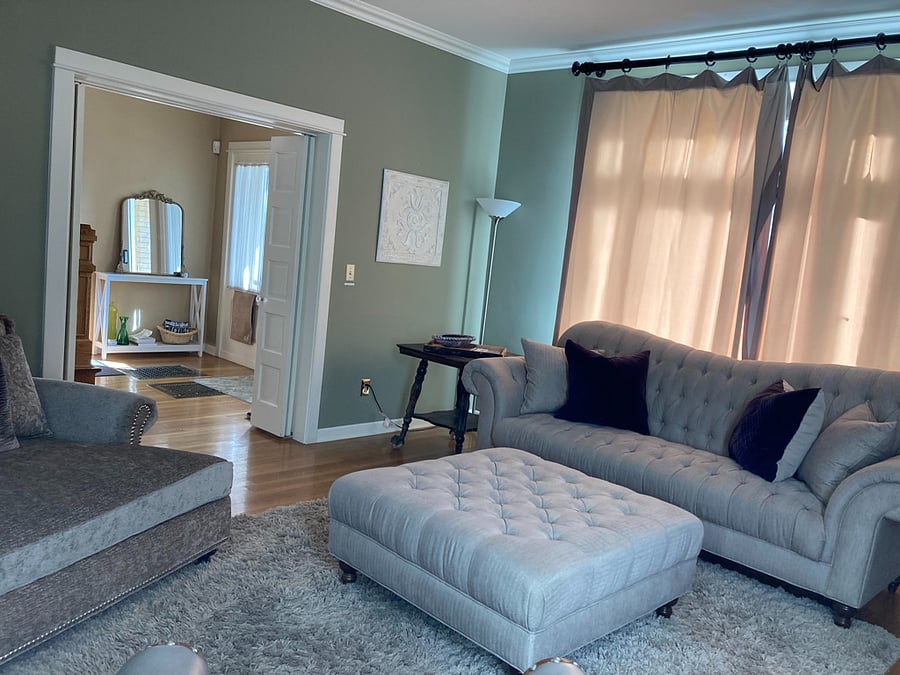 Living room with cable television and streaming