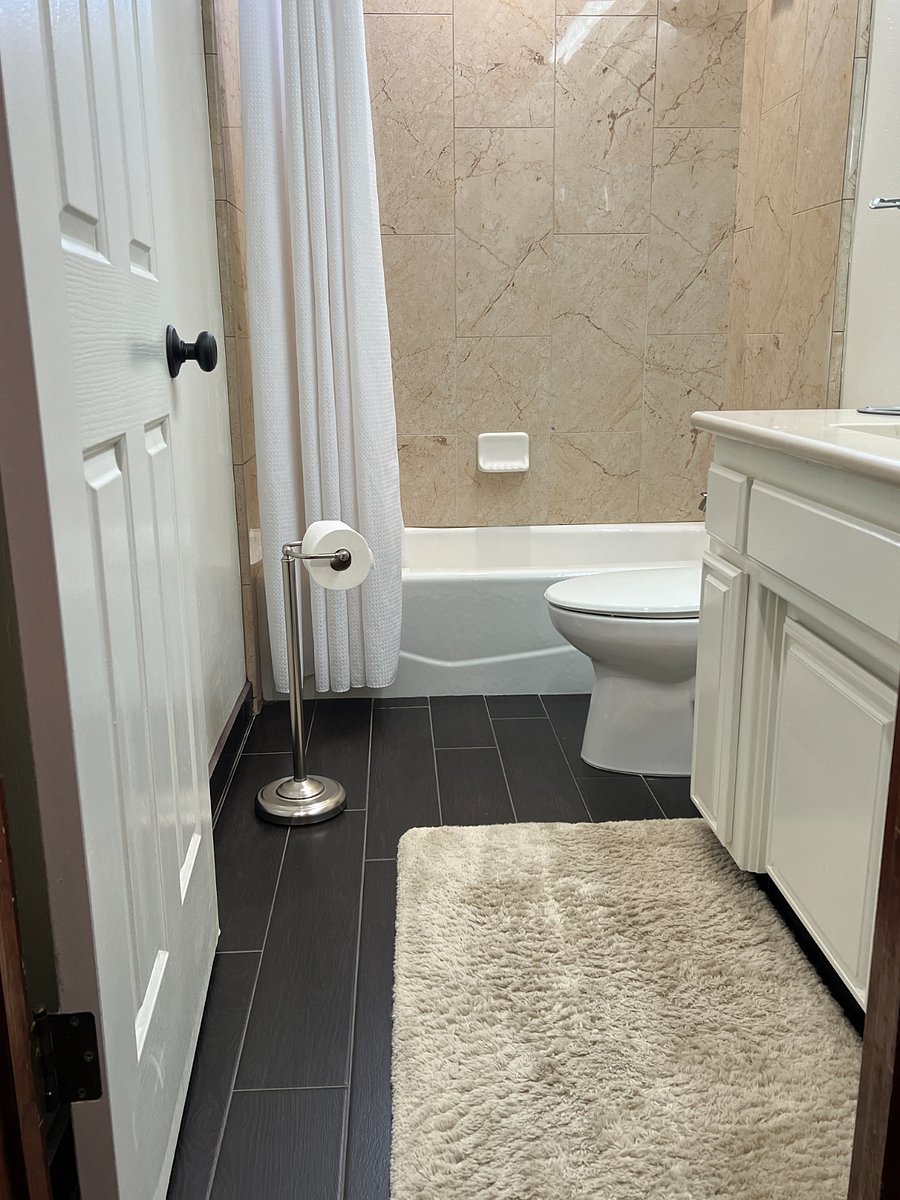 Bathroom #2 - tub/shower combo, single sink