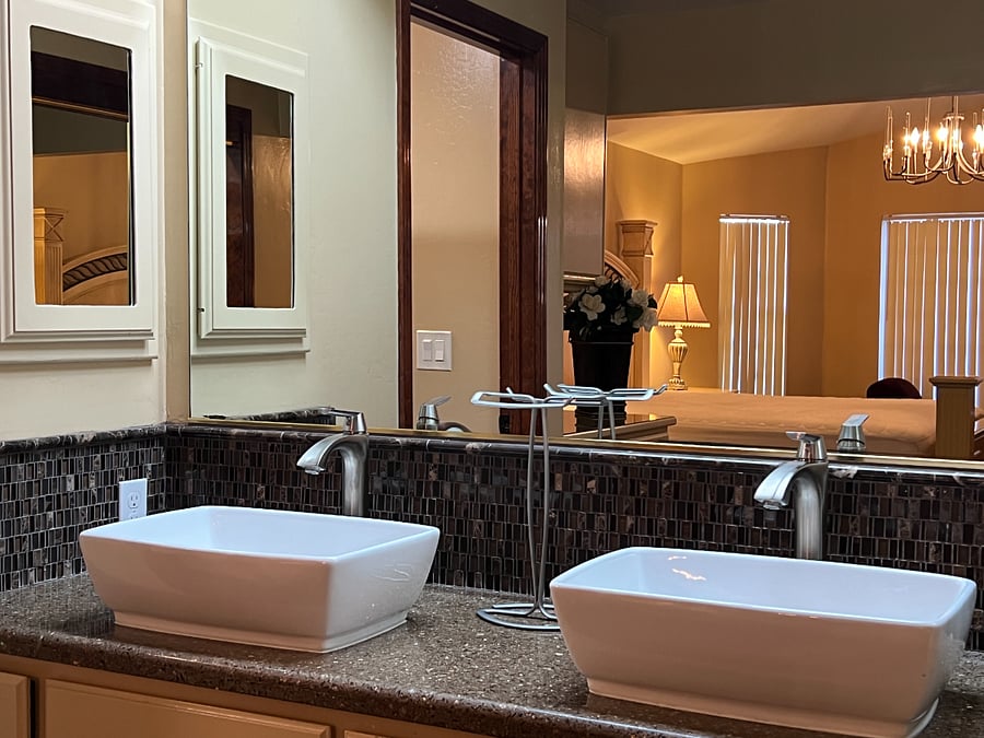 Primary bedroom double sink/vanity.