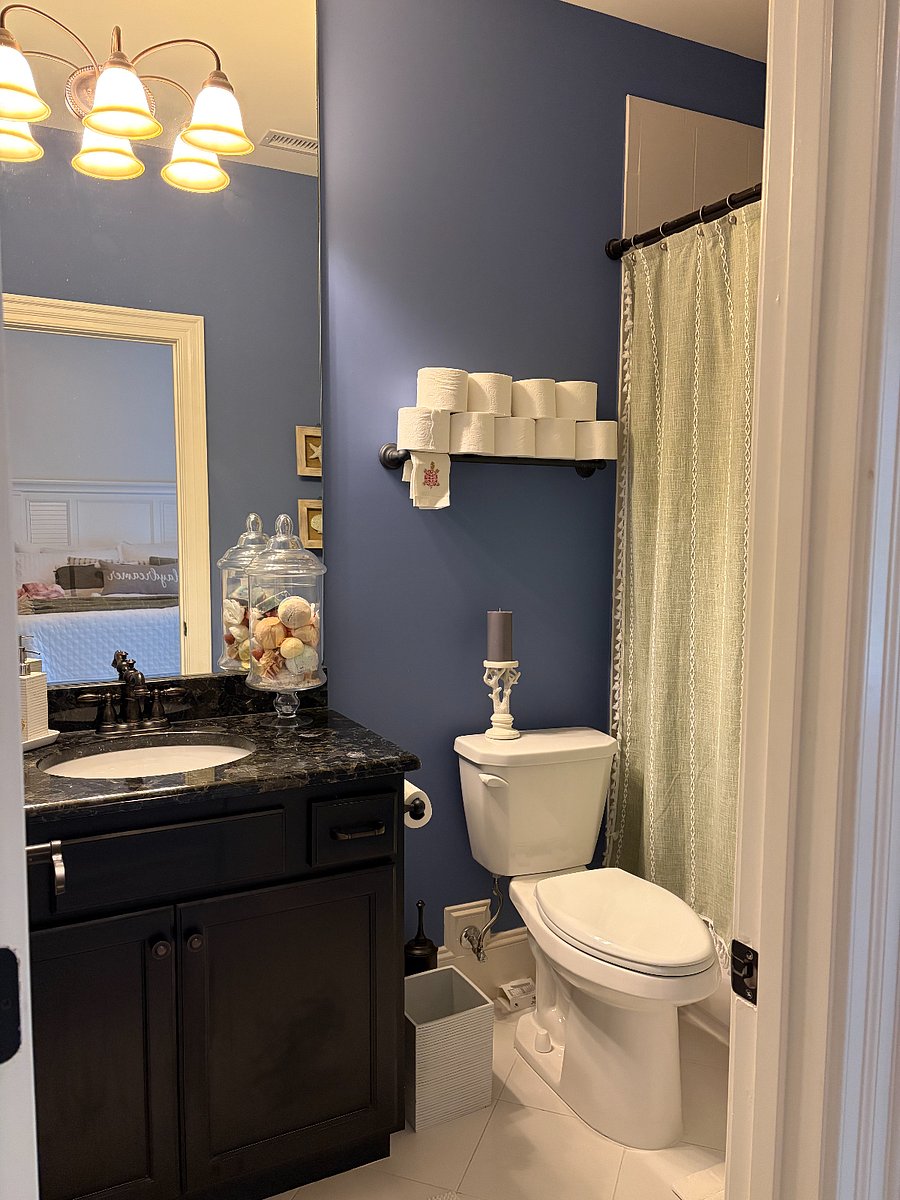 private bath w/tub