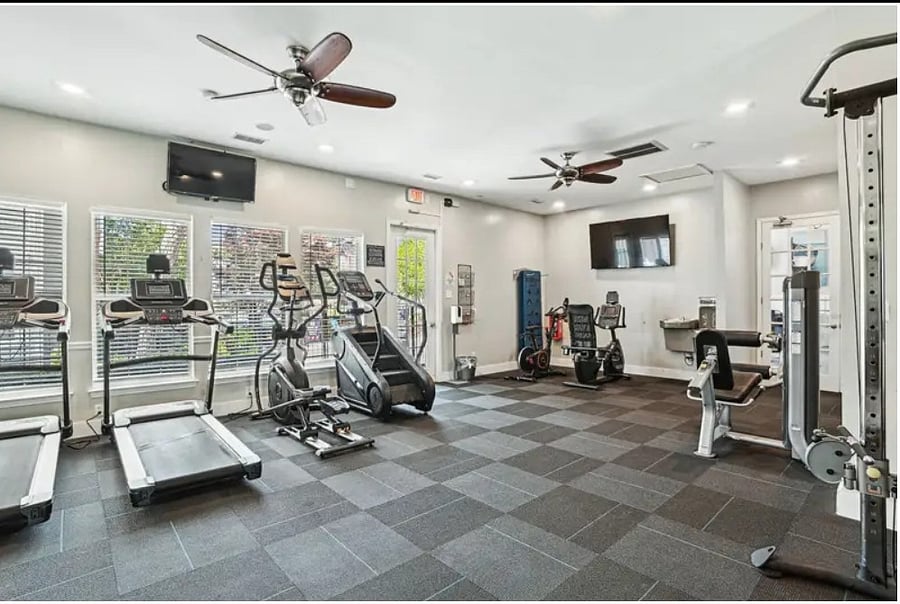 Fitness that fits your routine enjoy round-the-clock access to the 24-hour onsite fitness center. Early riser or night owl, it's ready when you are no commute required.