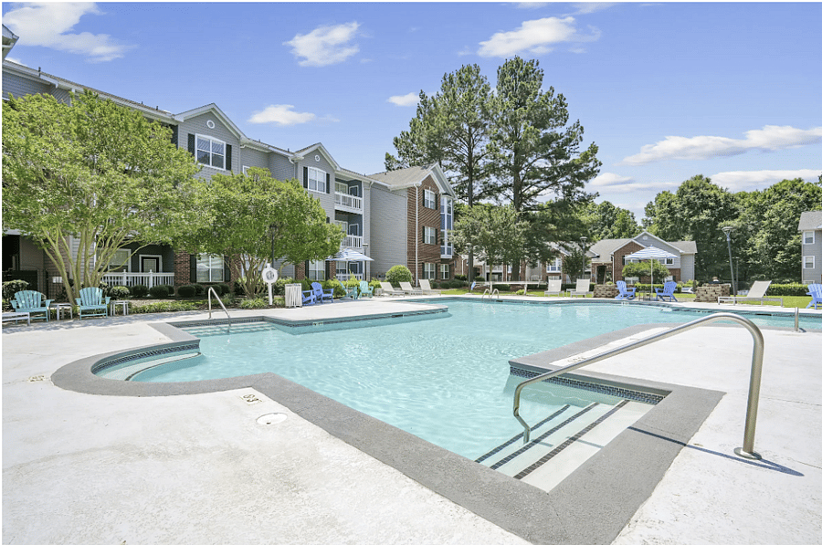 Open seasonally for sun-soaked afternoons and refreshing dips.
