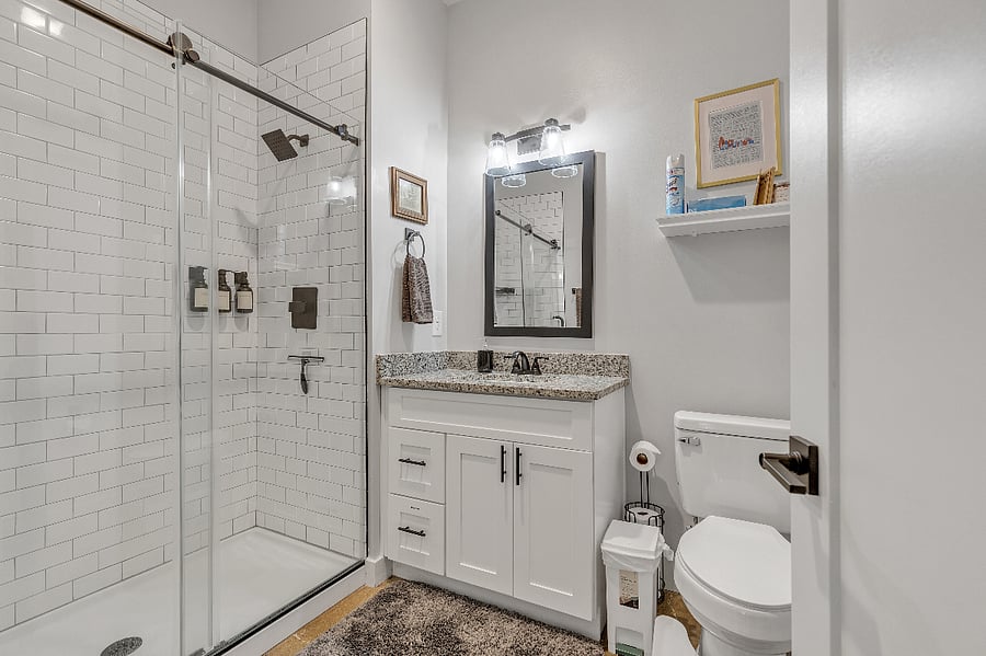 Full Bathroom