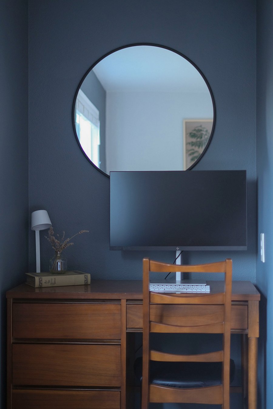 Functioning monitor in primary bedroom for WFH