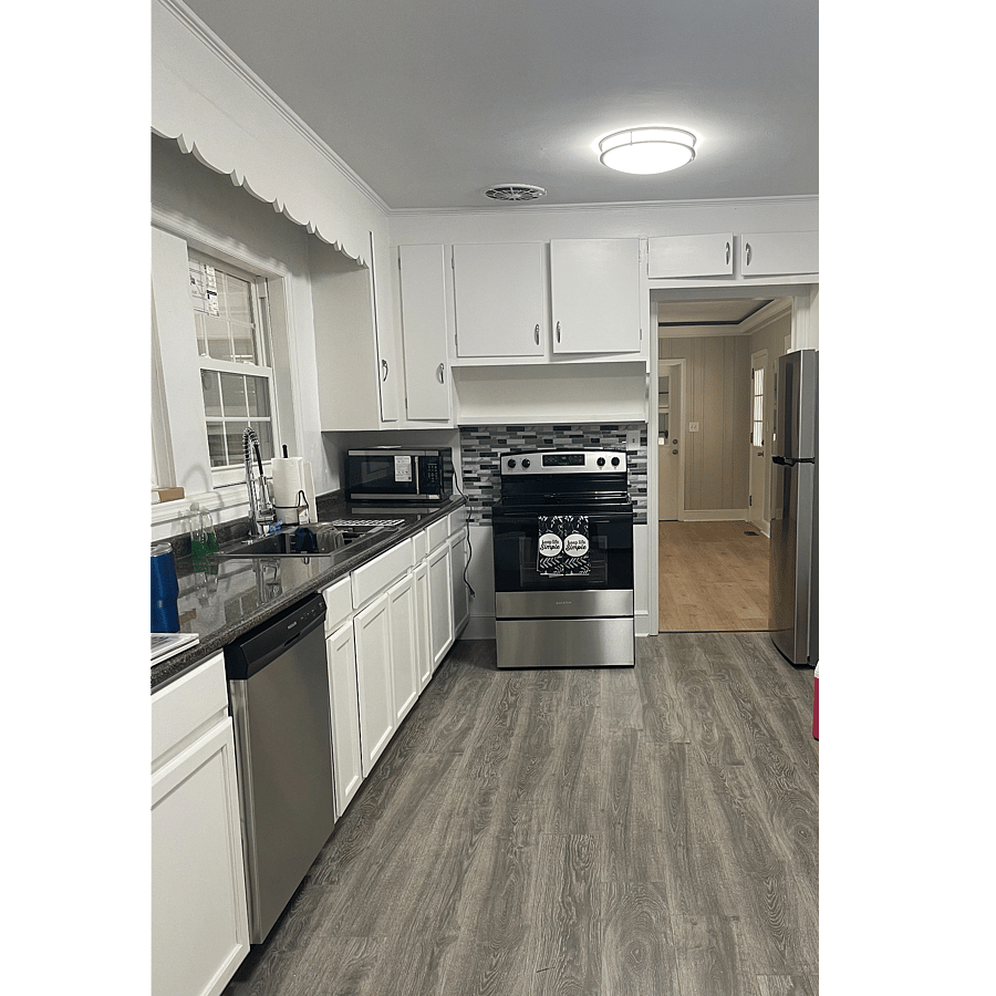 Large, spacious kitchen