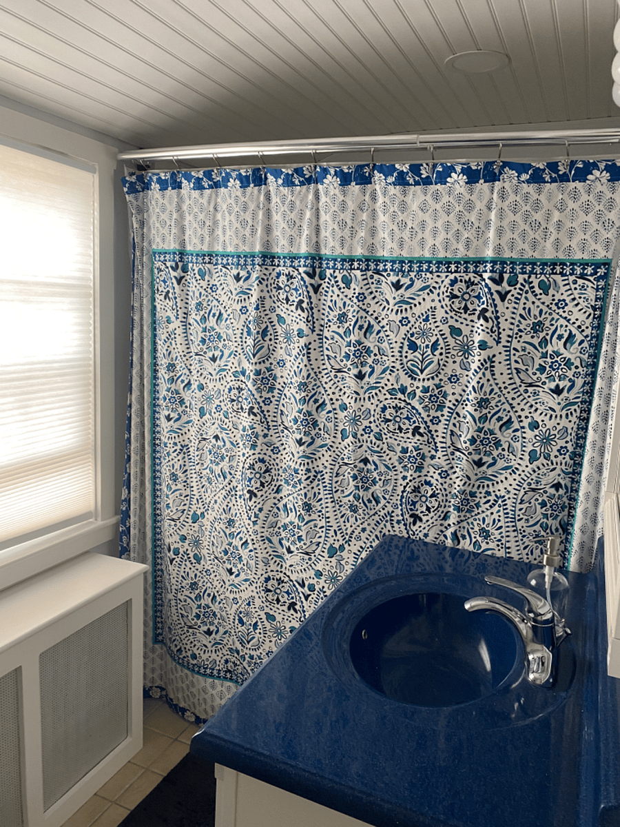 Second floor full bathroom