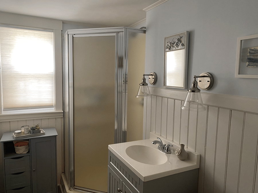Full first floor bathroom