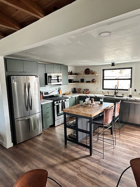 New kitchen! All new appliances too!Bar