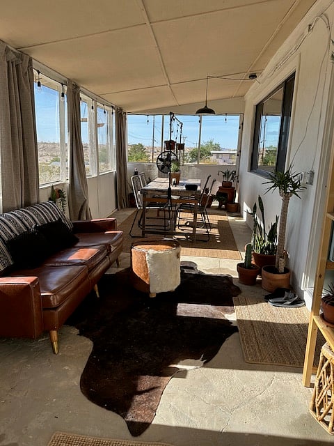front yard enclosed patio. (Plants are for display purposes only)