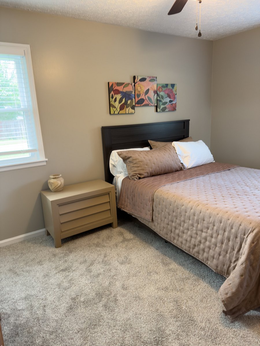 Master QUEEN BED