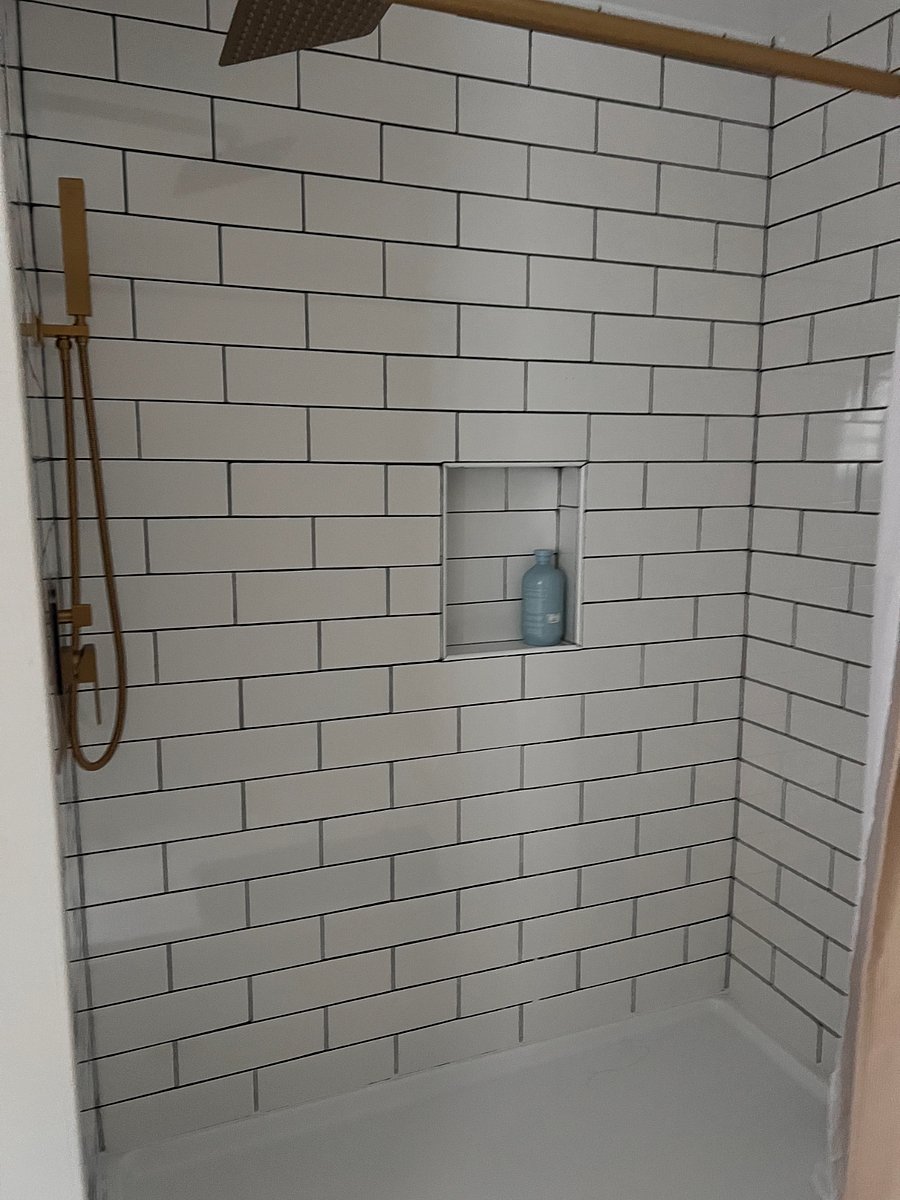 Master Bath located in Masterbedroom