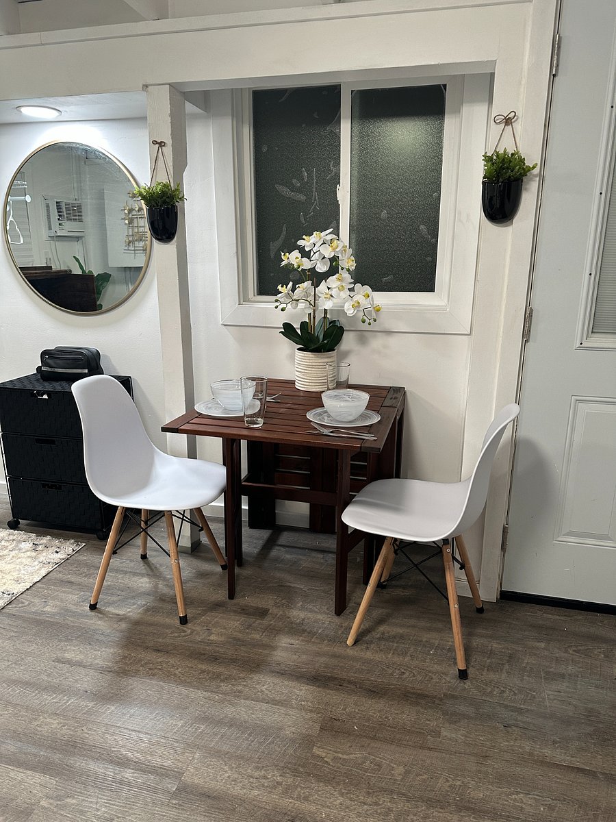 STUDIO (UNIT C)

Foldable table and two chairs. 