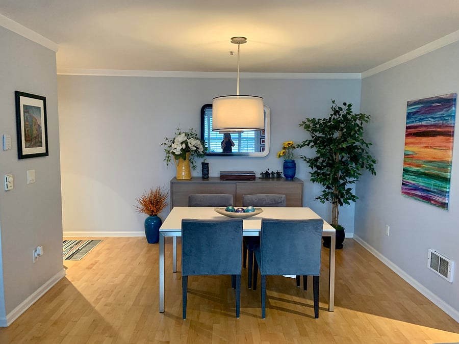 Dining room. Table seats 6. 