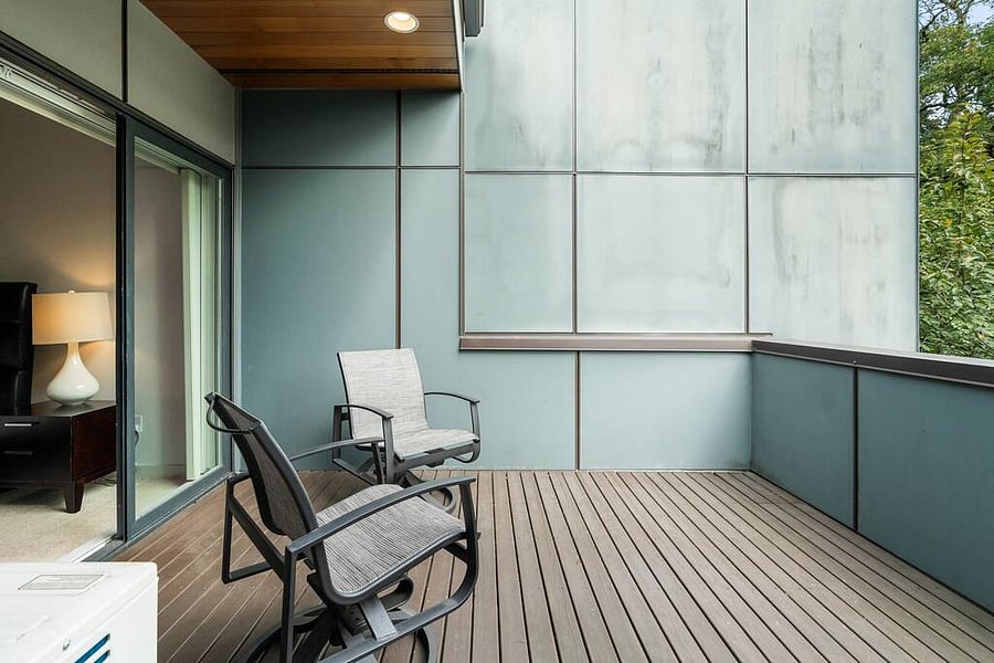 Ideal spot for enjoying the fresh air and relaxing in the sunshine and stars in the evening. 