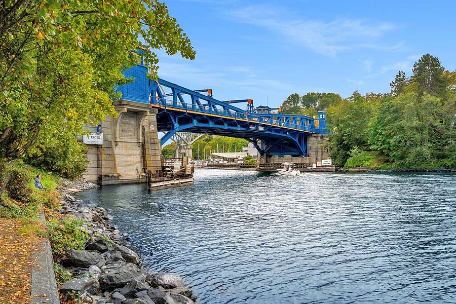 Enjoy stunning views of Lake Washington and the Fremont Bridge.