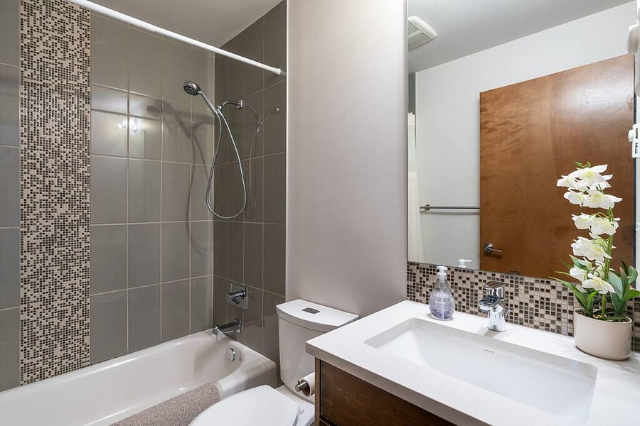A spa-like atmosphere with a bath tub and complete with bathroom essentials! 