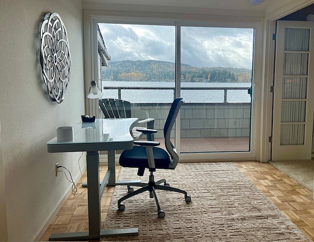 Alcove office space with view