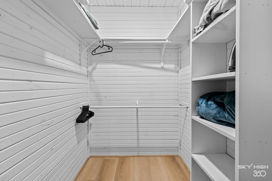 Master bedroom walk-in closet