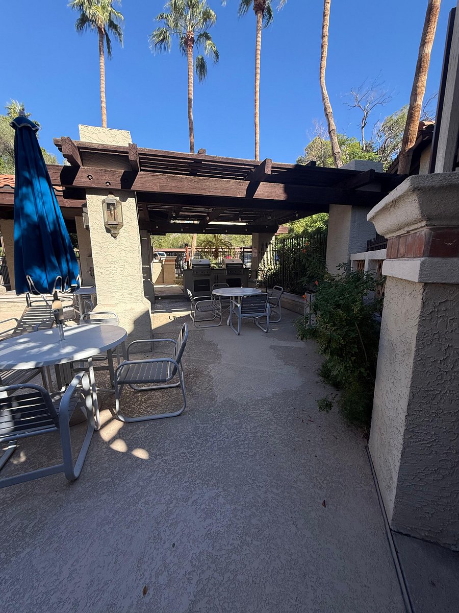 Pool 2 Grill area