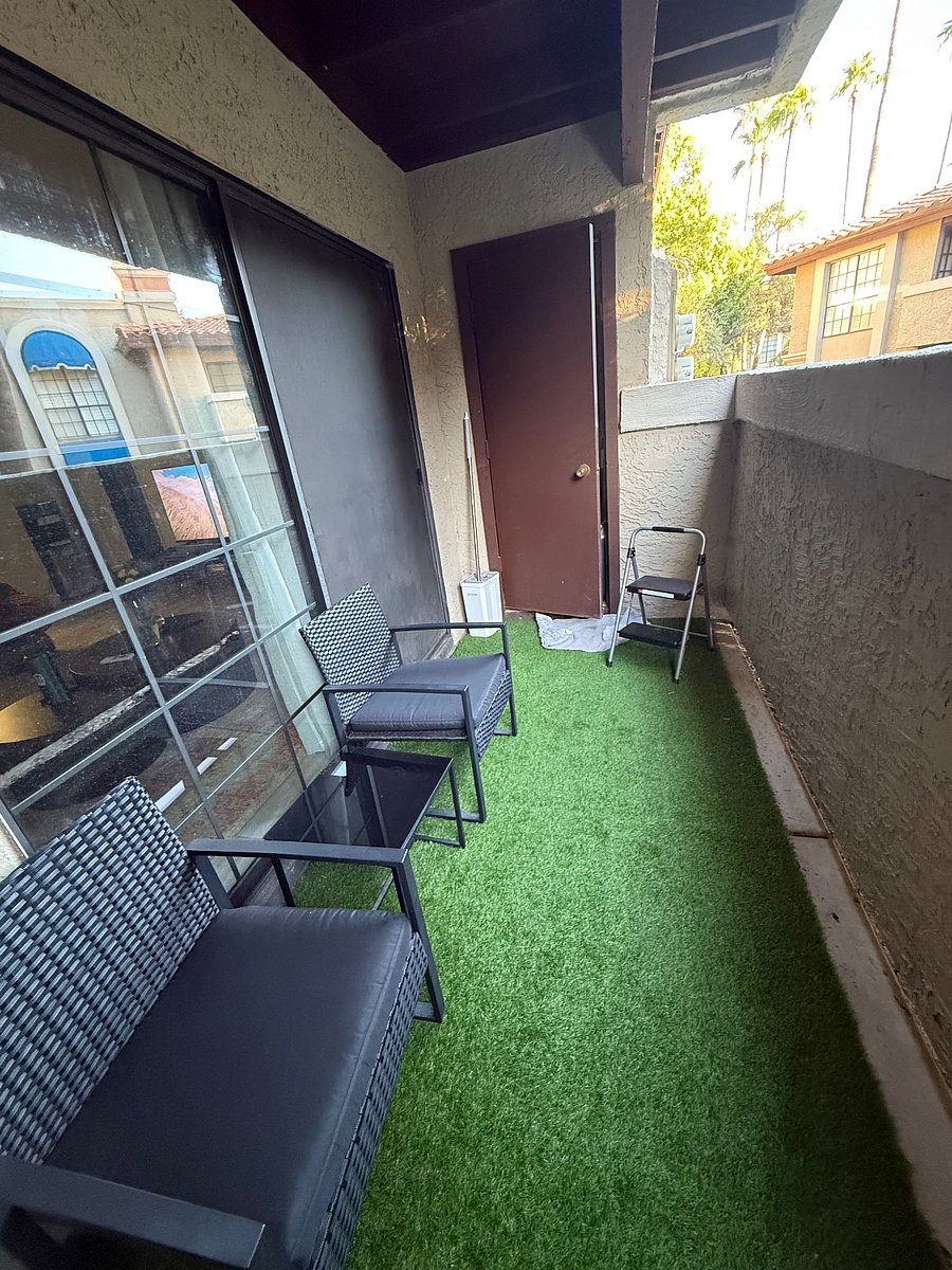 Living room outside seating area
