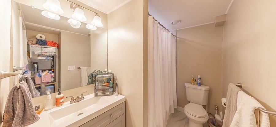 Basement en-suite Bath