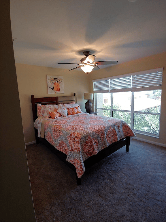 Third floor queen bedroom.