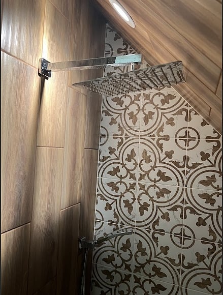 Showerhead in 2nd bathroom