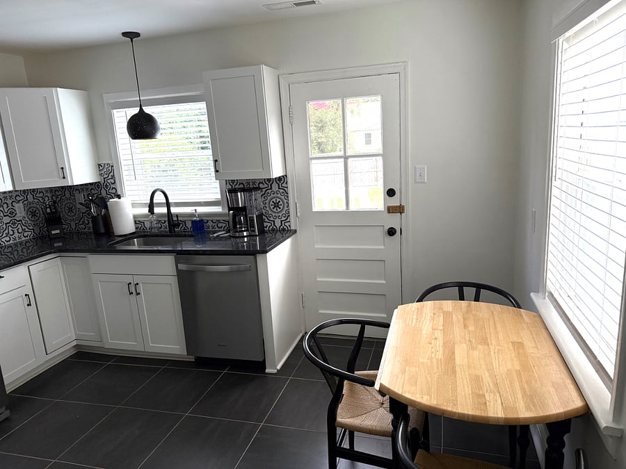 Kitchen with Eat-In