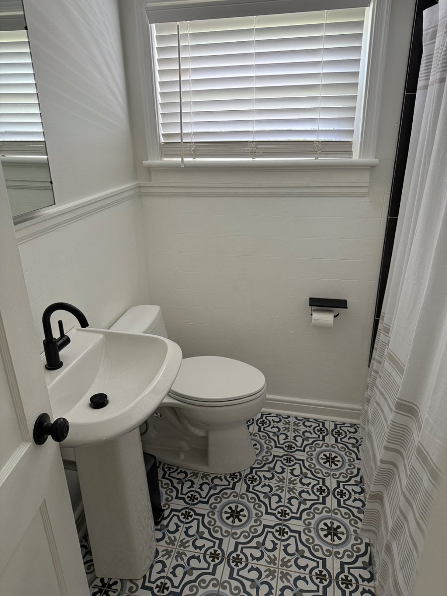 Full Bathroom
