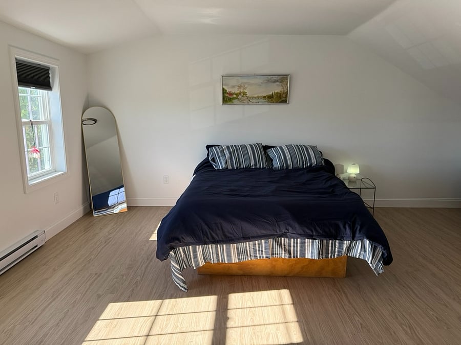Bedroom
Queen bed
bedding included,
under-bed storage
blackout blinds on windows.