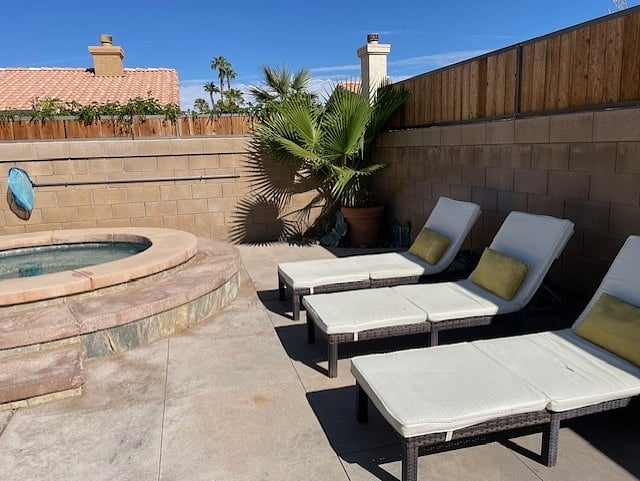 POOL LOUNGE AREA