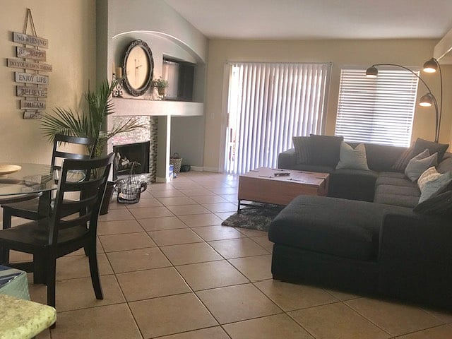 FAMILY/ TV ROOM