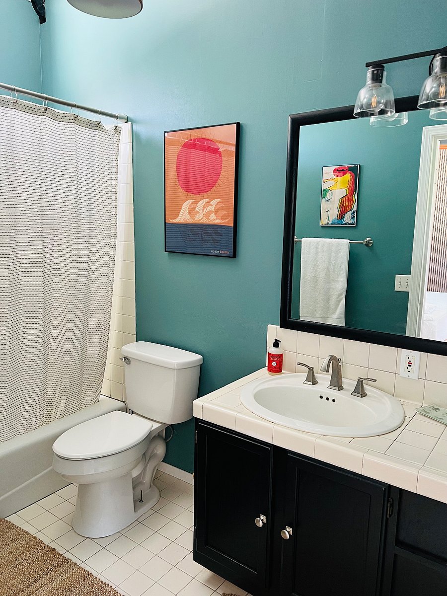 Bath 3 with tub