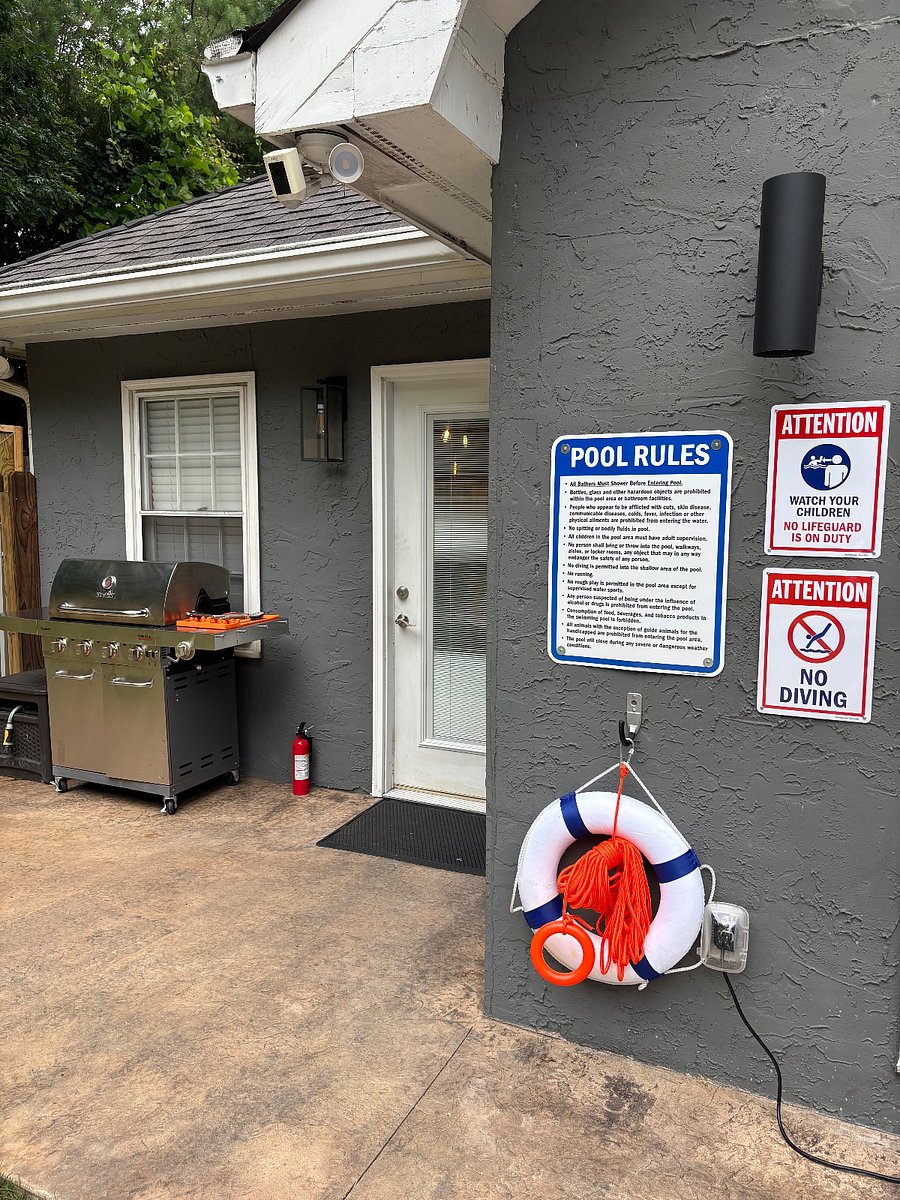 Gas grill with complimentary tank of propane