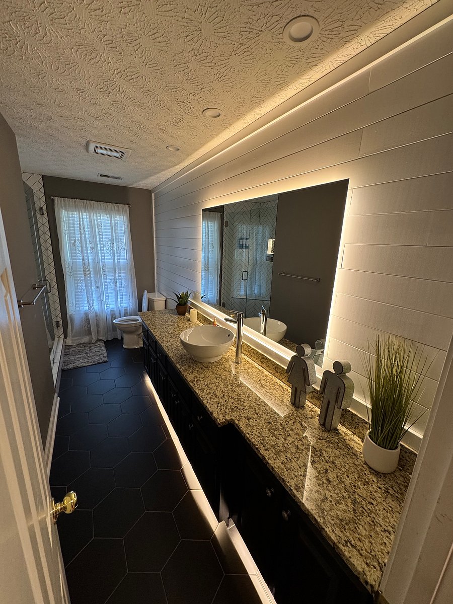 Full Guest Bathroom