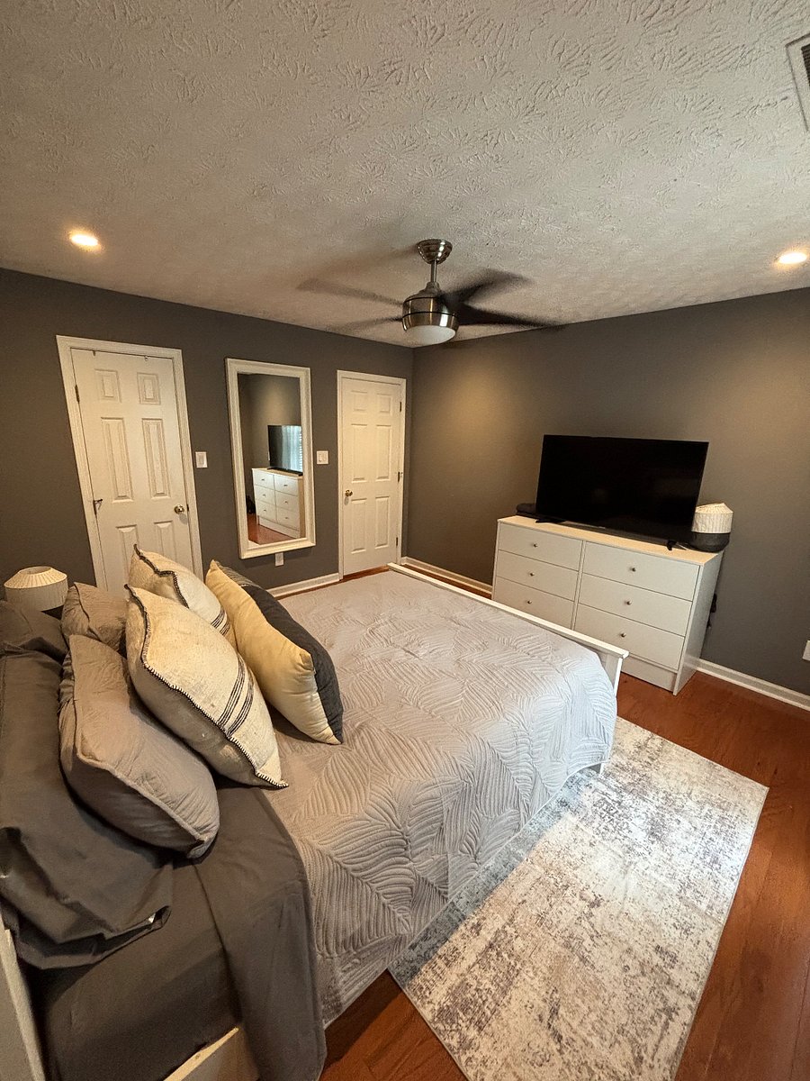Guest Bedroom 1 - Private closet and Smart TV