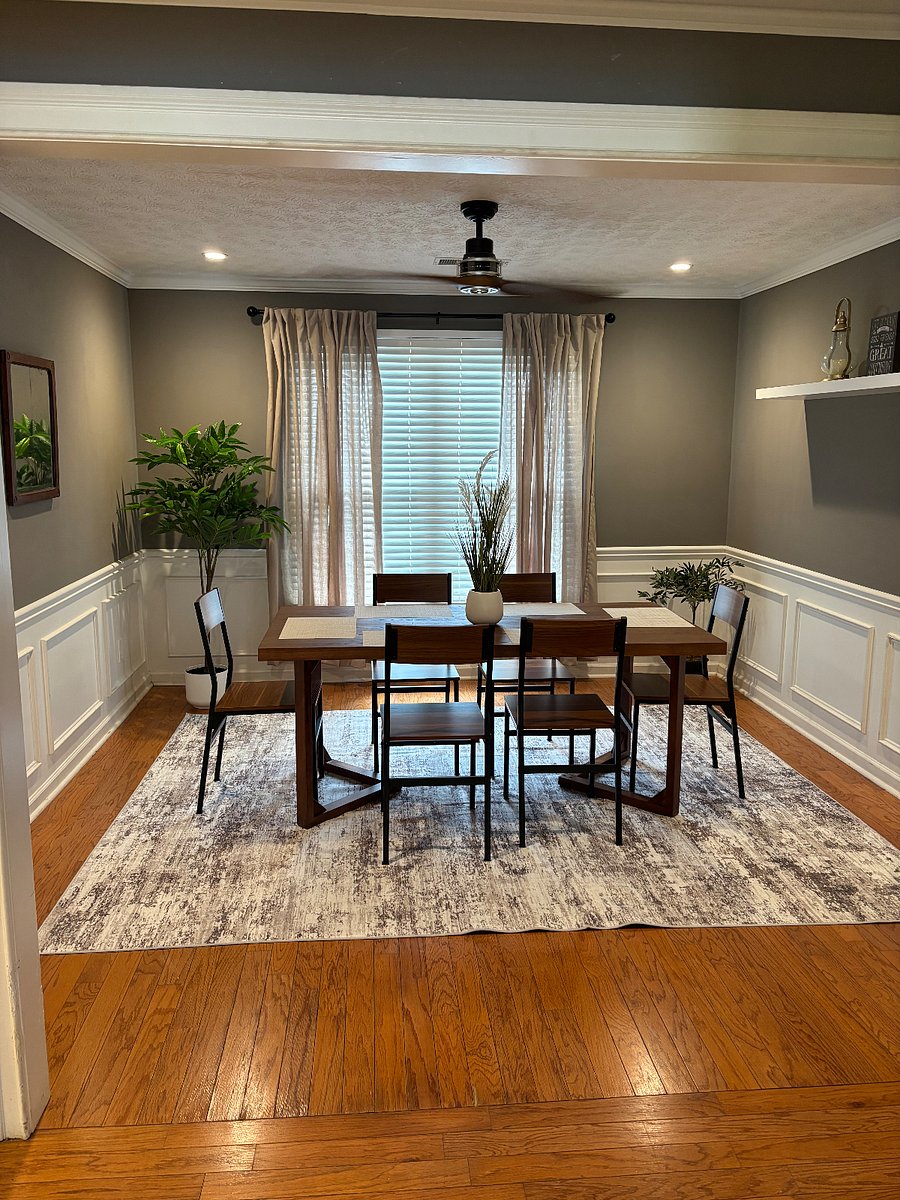 Dining room area 