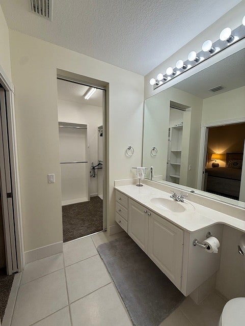 2nd bedroom with a full bathroom and walk in closet