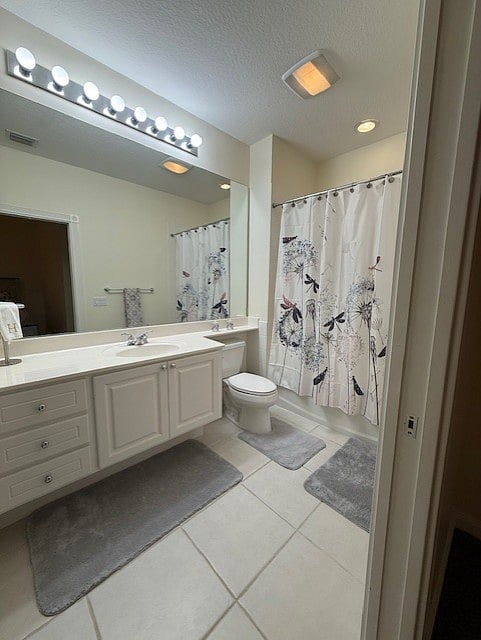 2nd bedroom with a full bathroom and walk in closet
