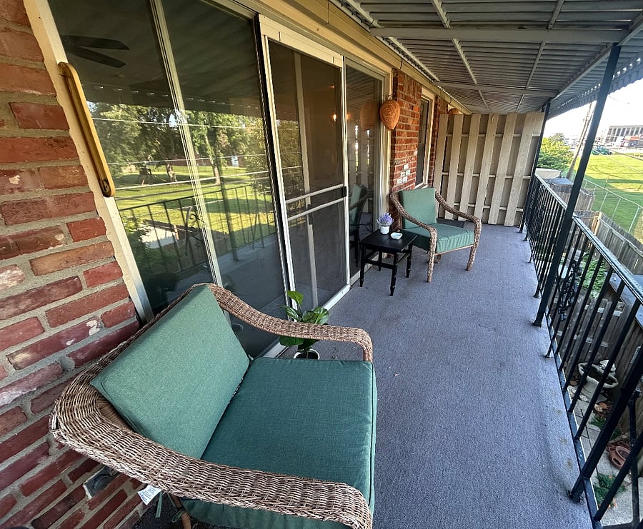 Balcony (view 2)