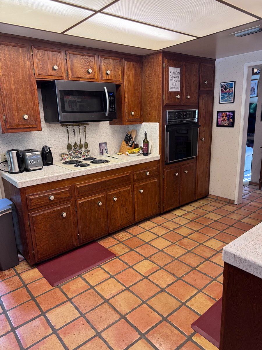 Access to full kitchen in main house. Common area