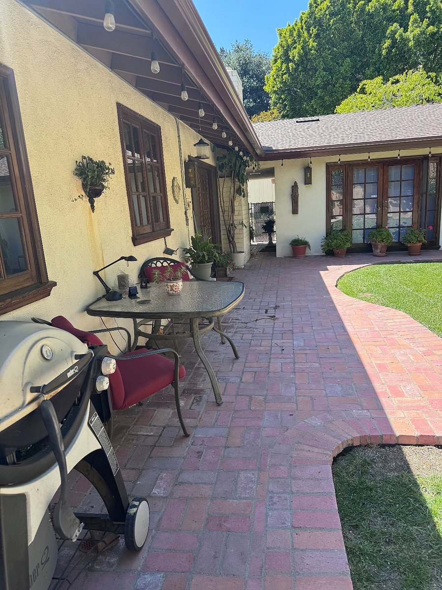 Patio & BBQ next to studio. Common area