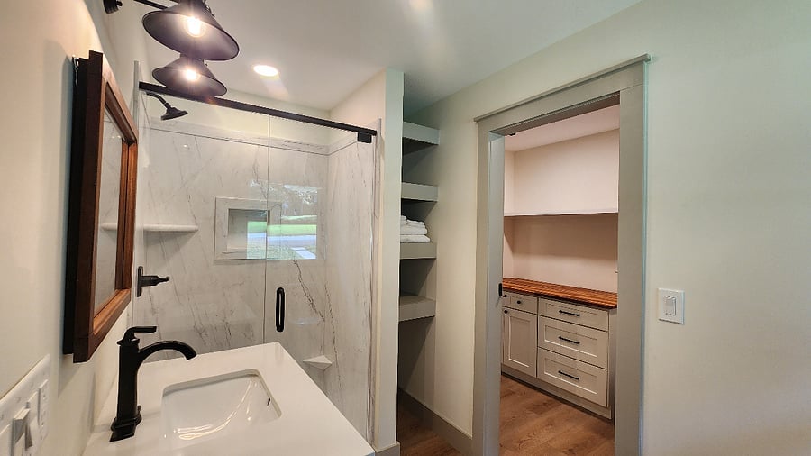 The Clinch Semi Private Bath