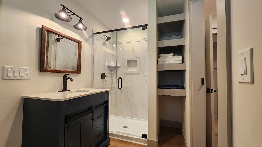 The Clinch Semi Private Bath